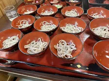 創業119年のわんこそば「東家」脅威の新記録　大食い配信者が755杯→圧巻のお椀の数