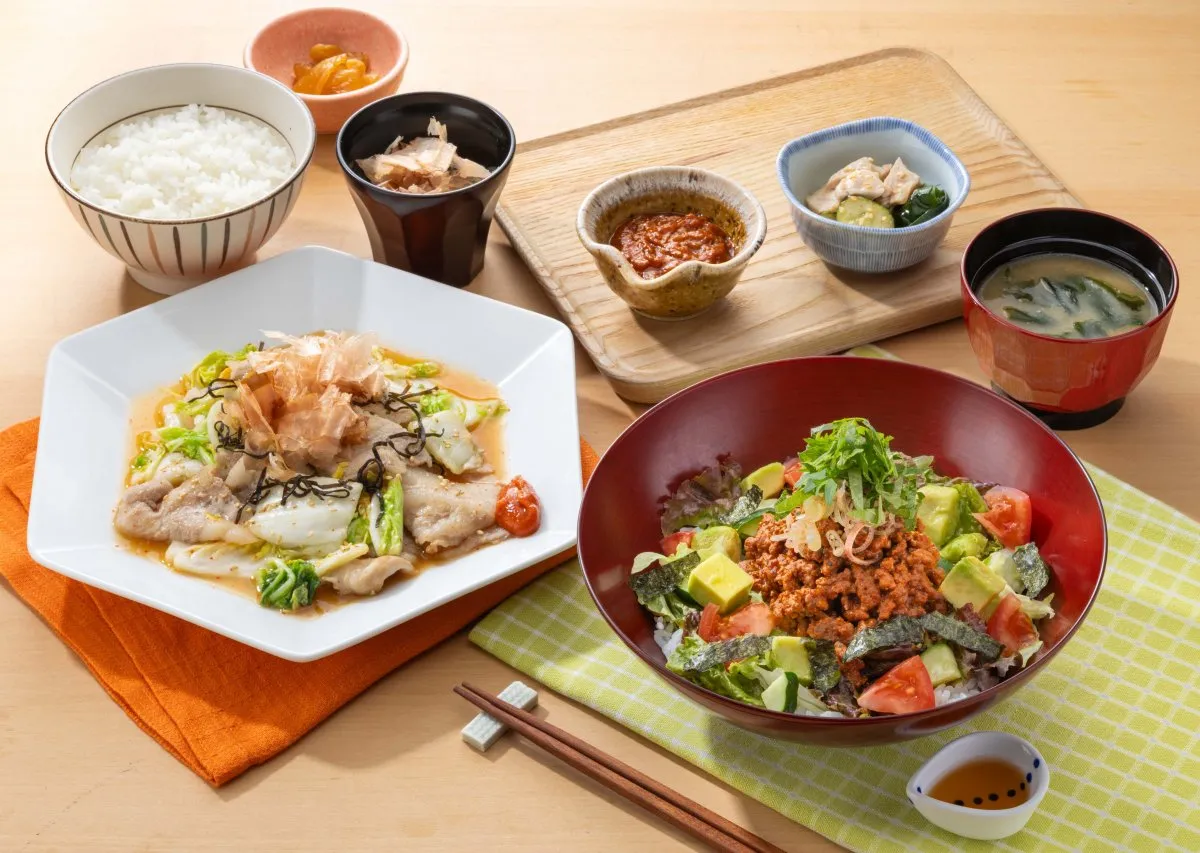 【きょうから】大戸屋、“愛情めし”2品登場　『塩麹豚と白菜漬けの豚しんこ』＆『夏の和風タコライス』が期間限定で