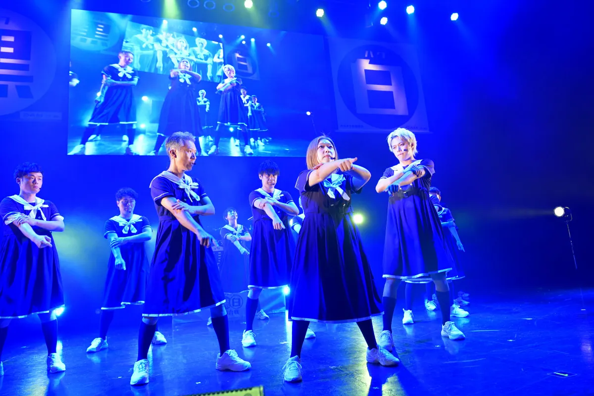 海原やすよ、欅坂46「サイレントマジョリティー」を“キレキレ”ダンス　ワンピース姿のモンスターエンジン西森ら人気芸人ずらり