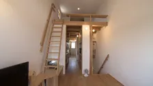 11坪の狭小住宅、建築家の夫が“考案”8役兼ねる廊下で弱点克服【住人十色】