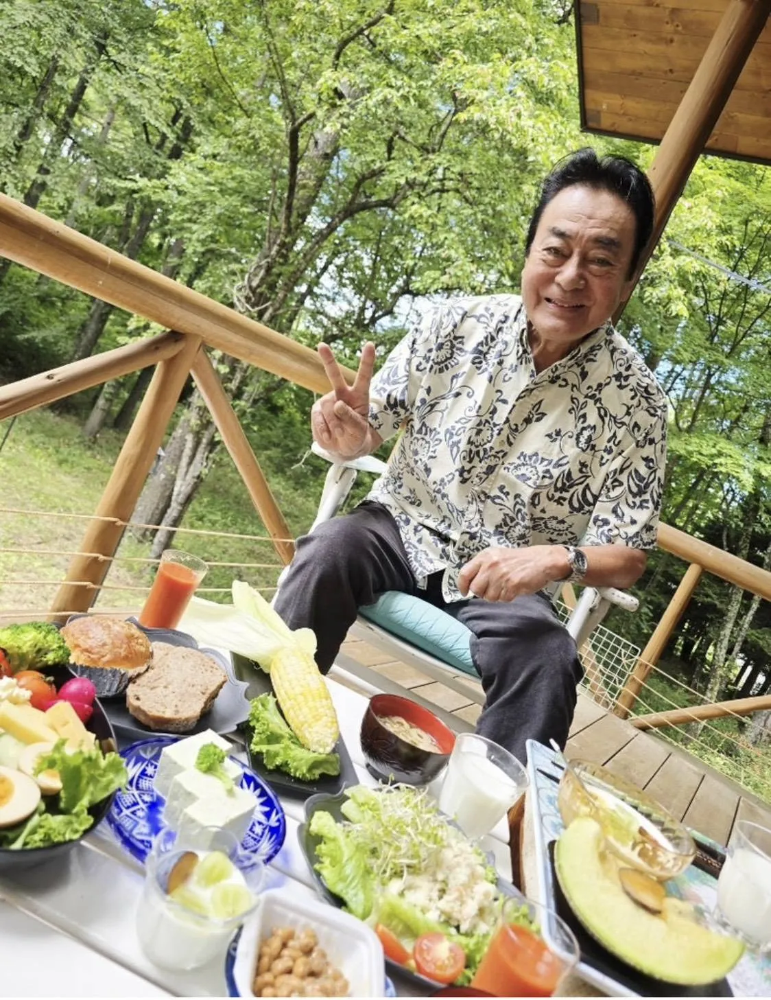 高橋英樹、長野の別荘で“青空ブランチ”　野菜＆果物たっぷりの栄養満点メニューを披露「豪華～!!」「20品目くらいある?!すごい！」