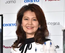 南野陽子、登場衣装にネット衝撃「着れる体型をキープする努力…すごい」「美しすぎて驚愕」