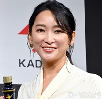 かどや製油、洋食に使えるオリーブオイルのような“ごま油”を発表　杏が発表イベントに登場「料理や味わいの幅が広がっていく」