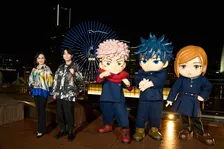 “帳”が横浜の夜空に降りる 榎木淳弥がコスモクロック点灯をカウントダウン「ぜひ『呪術廻戦』の一日に」