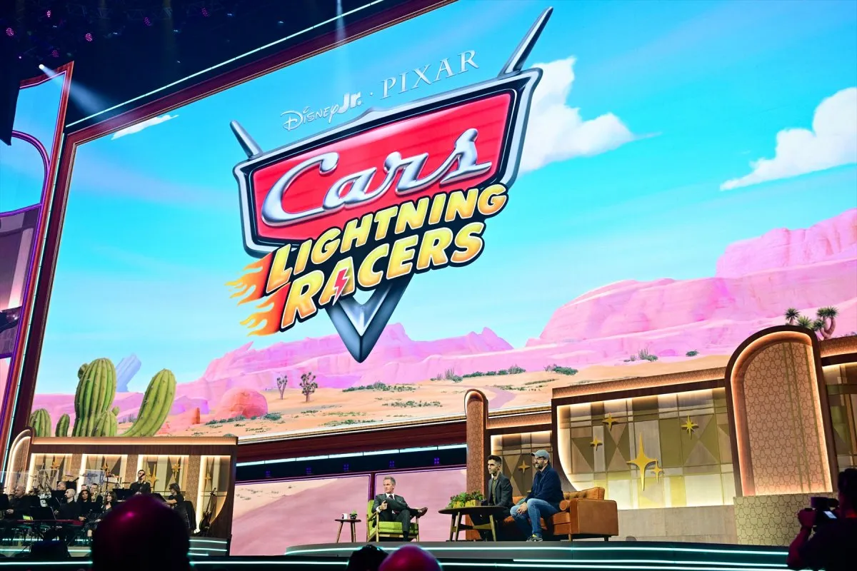 フロリダ・ディズニー『カーズ』新エリアに2大アトラクション　巨大ミス・フリッターが登場、雪山や間欠泉を疾走