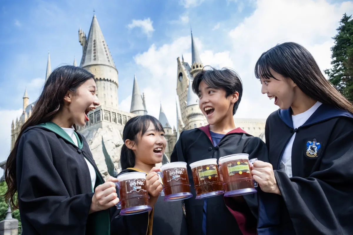 USJ『ハリー・ポッター』、バタービールに特別デザイン登場　映画『賢者の石』25周年記念フード＆グッズ