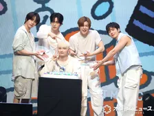 TXT・HUENINGKAI（ヒュニンカイ）、サプライズバースデーに笑顔「皆さまの愛情に報いたい」
