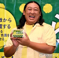ロバート秋山、恩返しの方法はCMで「余計な小技を使っても伝わらない」　ファンは番組作りで貢献　元マネージャーが務める企業CMに登場