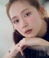畑芽育、ディープな秋メイクで『美的』登場　華やか“主役級”ルックも