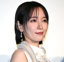 吉岡里帆、美保純の演技に「完全に騙されました」　足が不自由な設定で「本当に心配になって」