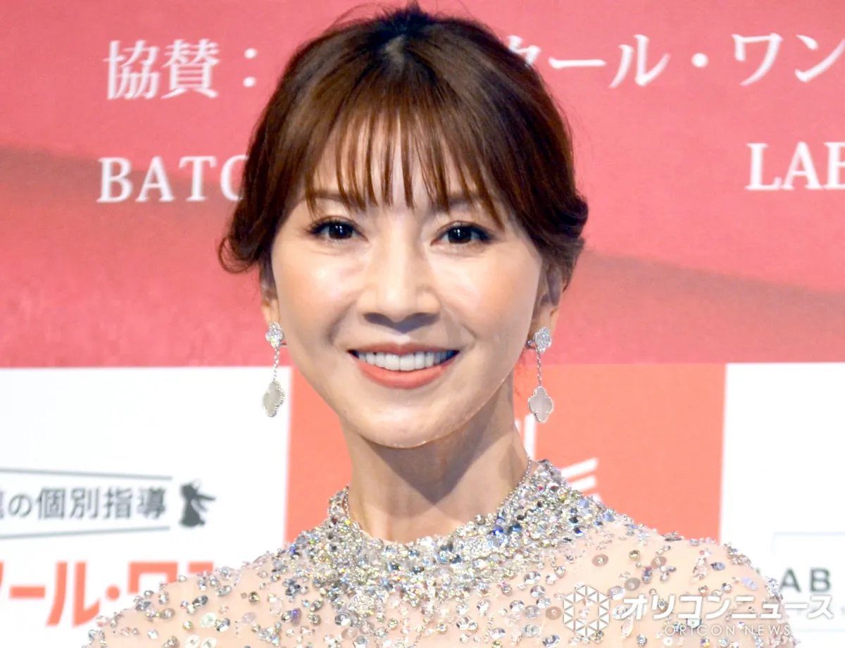 美容家・君島十和子、スキマ時間にできる“朝の1分セルフケア”を紹介「お顔の印象も違ってきますよ」