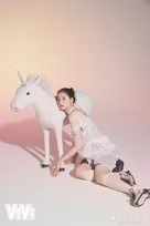 新木優子、ムードあふれる“オトナのきゅるかわ”世界を披露　『ViVi』10月号に登場