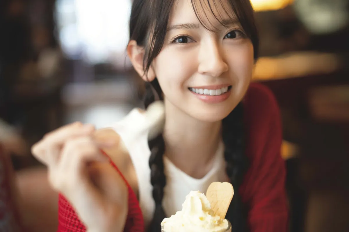 日向坂46金村美玖、彼女感あふれる“あーんカット”「三つ編みヘアがポイントです！」　2nd写真集先行カット