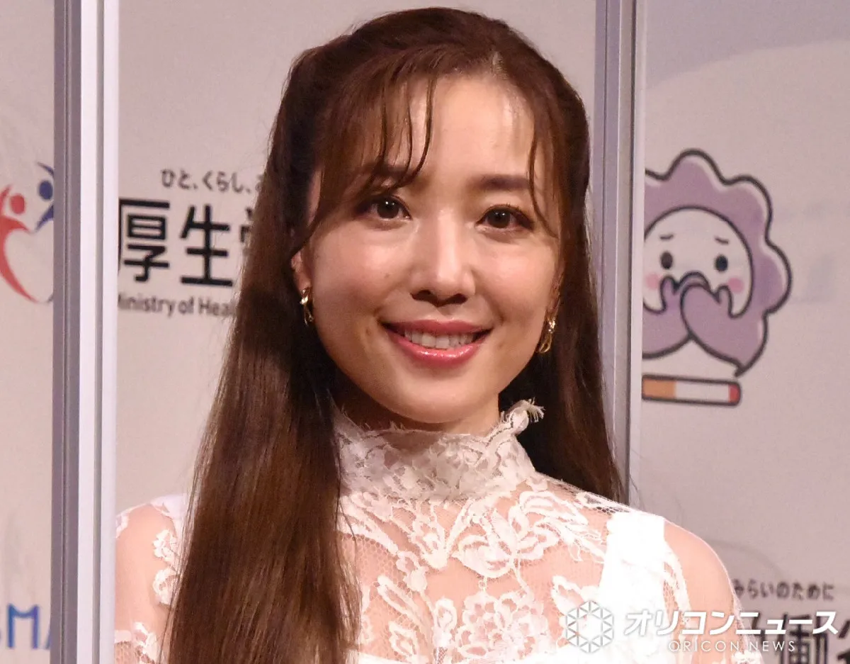平原綾香、空港でトラブル遭遇も「こんな格好」　“オチ”にSNS反響「ナイス笑」「コントラストが完璧…」