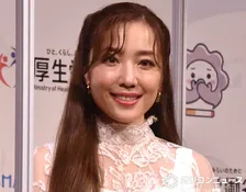 平原綾香、空港でトラブル遭遇も「こんな格好」　“オチ”にSNS反響「ナイス笑」「コントラストが完璧…」