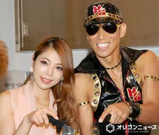 住谷杏奈、愛車ファミリーカーを初公開　夫・レイザーラモンHGが説明「芸人界だと今田浩司さんが乗っている車です」　高級SUVを乗り継ぐ
