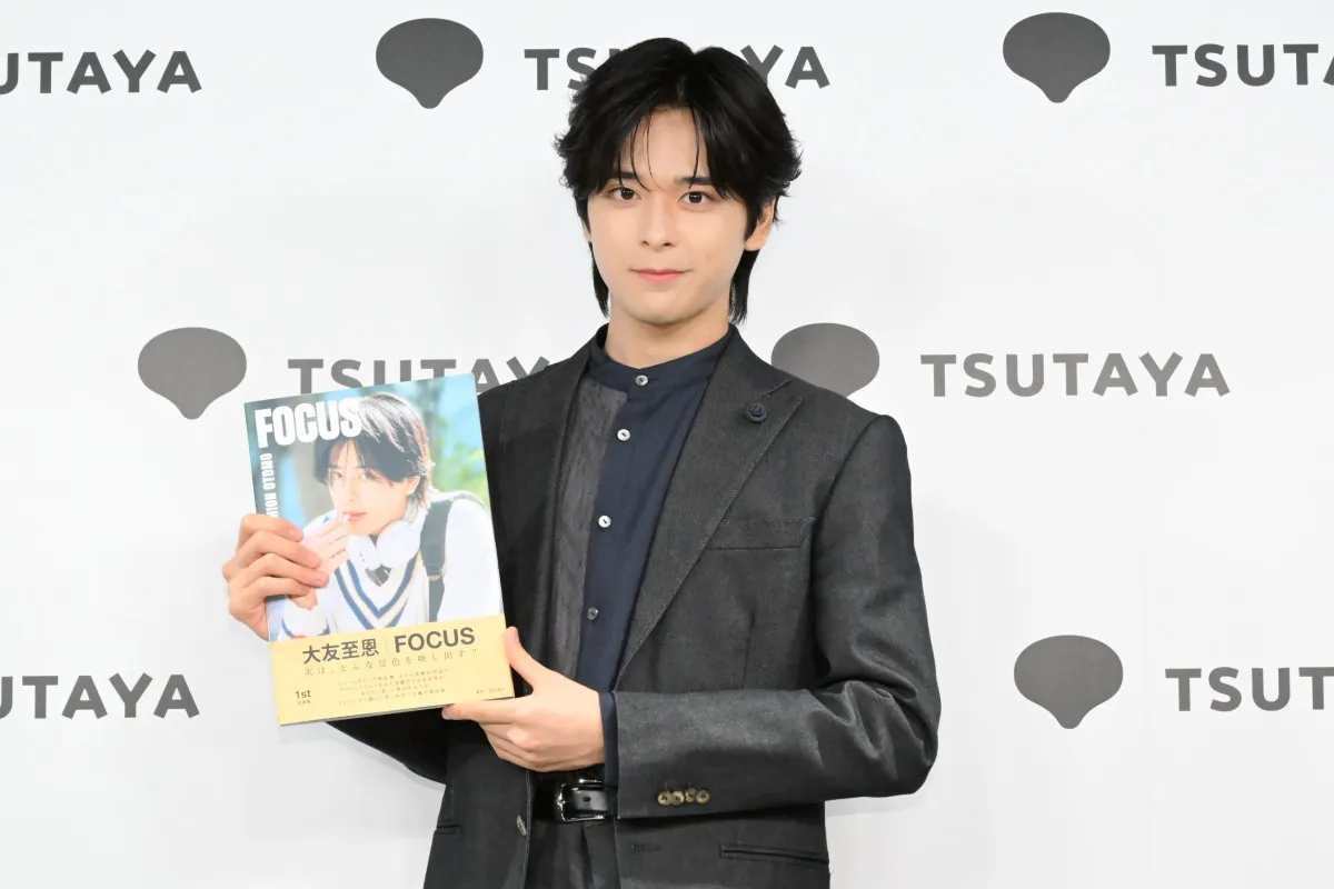 ミュージカル『刀剣乱舞』などで活躍中の大友至恩、19歳の誕生日に自身初の写真集を発売　20歳に向けての抱負を明かす「どこでも戦えるような人間になりたい」
