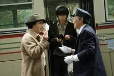 尾上松也版・金田一耕助、奥智哉演じる辰弥と“ちゃっかり”同乗　映画『八つ墓村』本編映像解禁