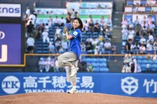 黒島結、人生初の始球式でノーバン投球　公園での自主練の成果発揮「出来栄えは97点くらいですね！」