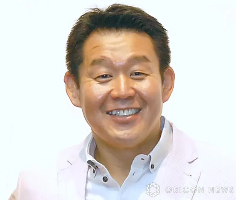 元横綱 若乃花・花田虎上、妻＆娘たちと夏の韓国旅行を満喫　家族4ショットに反響「素敵な家族写真」「娘さんも大きくなりましたね」