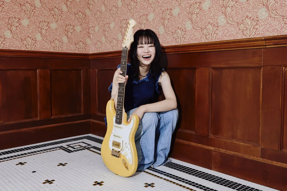 人気ギタリスト・弓木英梨乃、初のシグネイチャーギター発売　こだわりのイエローをまとったストラトキャスター
