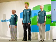 髪色も着こなしも自由に　ファミマ、10年ぶりの新ユニフォームを「ファミフェス2026」で発表