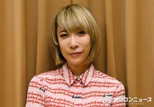 蜷川実花、“どハマり中”ちいかわのハンドメイド披露「ちいかわが一気に実花さんワールドに」「センスよき」　映画特典のボンボンドロップシールをアレンジ