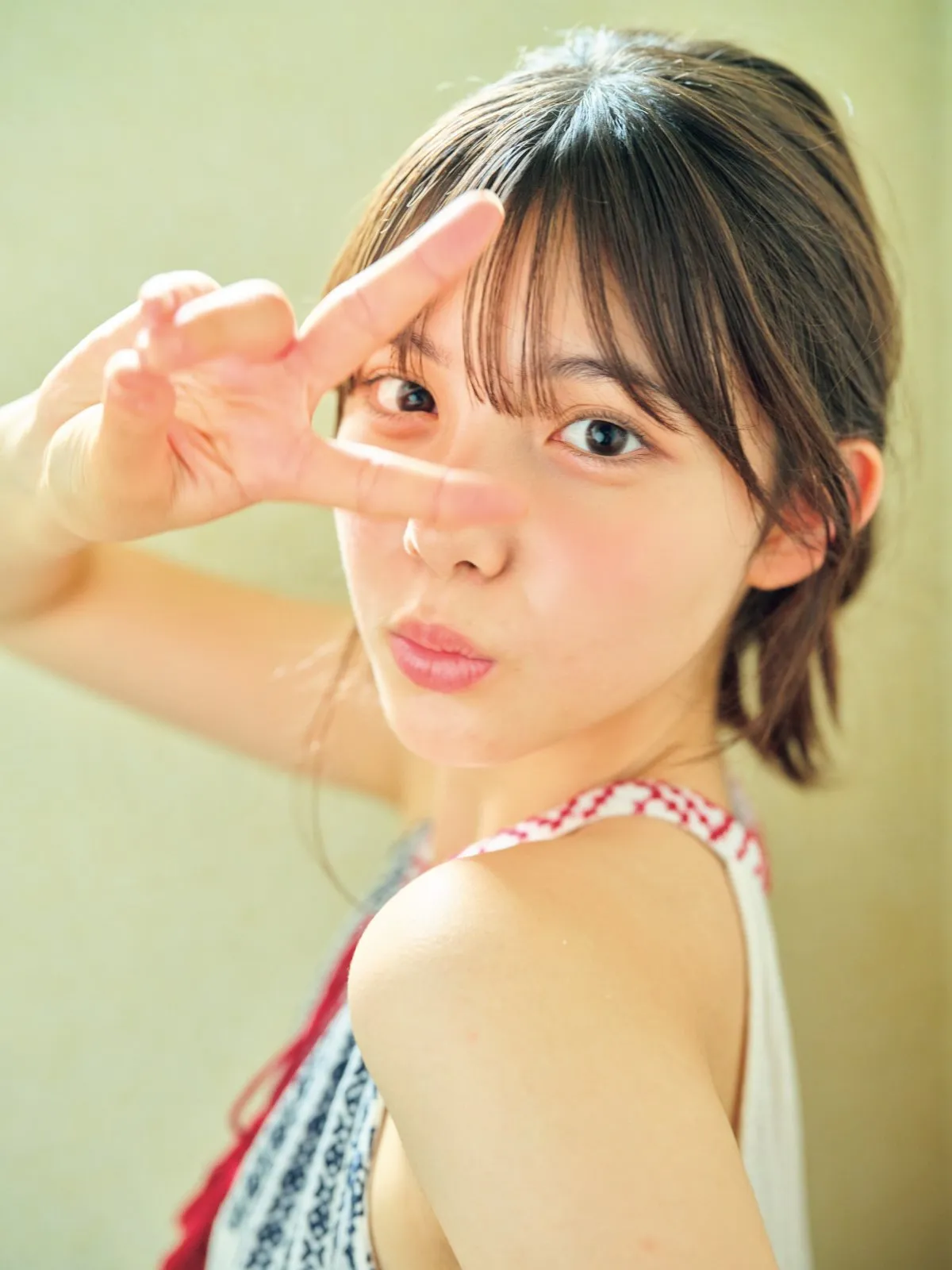 『GTO』出演で話題の松尾そのま、透明感あふれる夏グラフ　“天然そのまま美少女”が『サンデー』表紙に