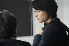 【白鳥とコウモリ】松村北斗＆今田美桜、岸善幸監督の撮影現場を回想　“寝姿”＆“走るシーン”を絶賛される