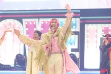 宮舘涼太＆佐久間大介、2年ぶり【ラヴィット！ロック】で熱狂「僕たちの夢がかないました！」　番組愛を詰め込んだ「地球してるぜ」で激アツパフォーマンス