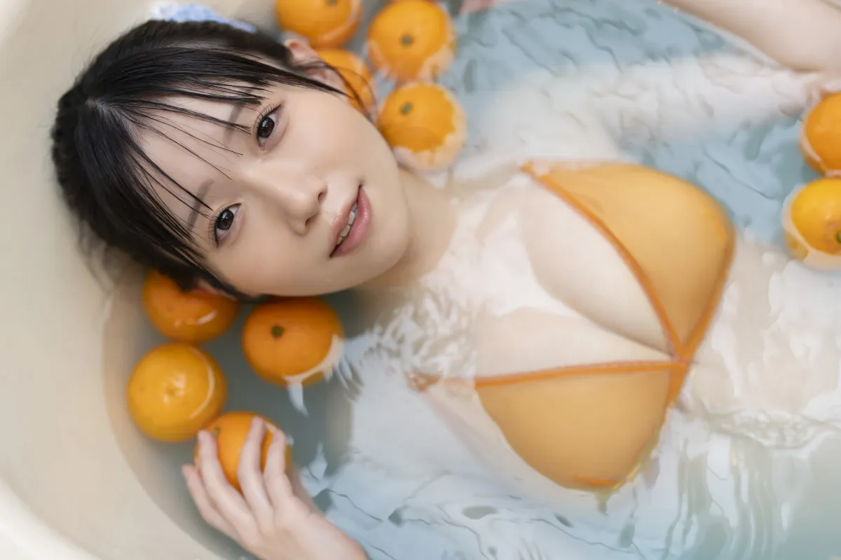 新居歩美、1st写真集で“あゆち”を大胆表現　“甘く刺激的”な魅力を解放「味わいつくせる一冊です！」