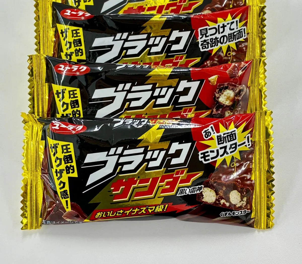 「ちょっとだけアイス食べたい時に良さそう」材料2つでできる、ブラックサンダーアイスの直パケレシピ