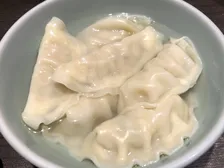 餃子に合う“悪魔式タレ”とは？　食べるラー油と粉チーズの旨味をまとめる意外なアレンジに桃屋公式も「美味しそう」