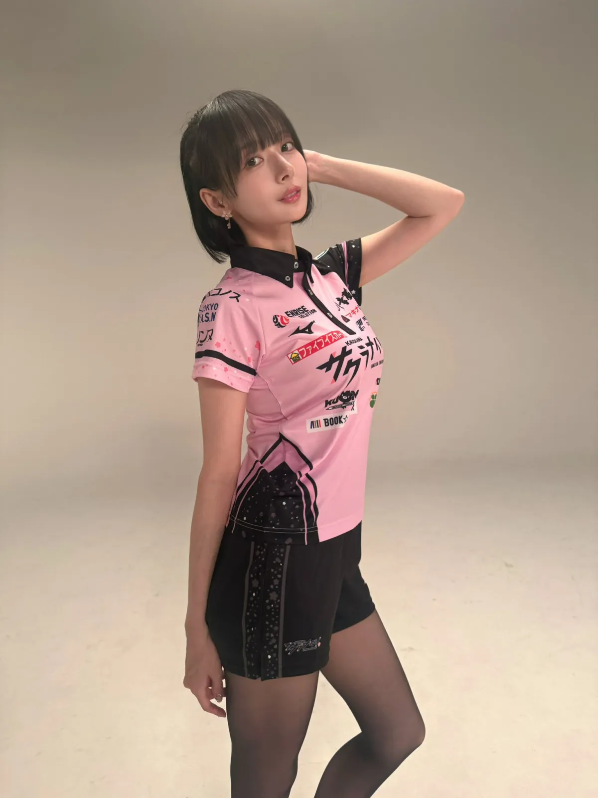 岡田紗佳、ボディラインあらわな“新ユニフォーム”　反響相次ぐ「めっちゃいい！」