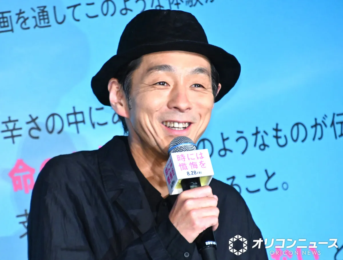 宮藤官九郎、自前の“貧相な上半身”褒められ苦笑い　監督もいじり「誰も憧れない裸だと（笑）」
