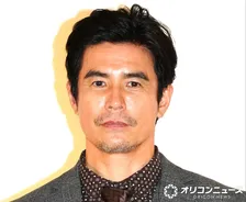 51歳・伊藤英明、顔面毛だらけ…シュールなヘアカット動画にネット爆笑「仕事の疲れがぶっ飛びました」「演技力の無駄使い」