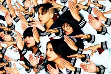 新しい学校のリーダーズ×アイナ・ジ・エンド、8年越し“相思相愛”コラボ実現「歌も踊りも、ファンだったからこそ調和できた」