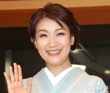 市川由紀乃、母と2人で書道展へ　“お出かけ”親子2ショット披露「こういう時間はとっても大切だと思いました」