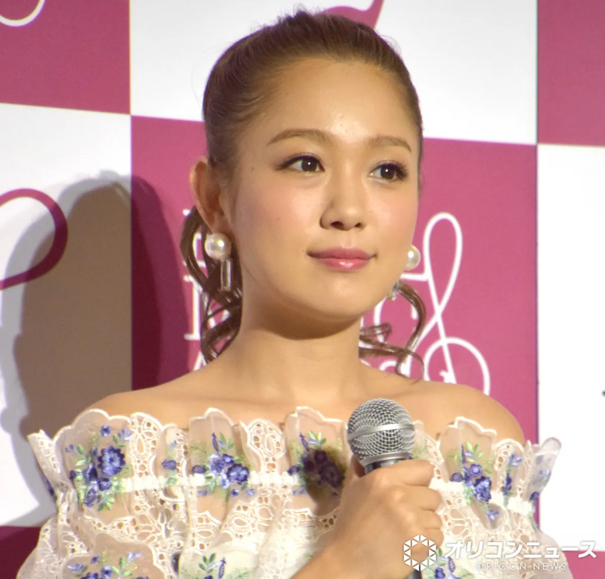 西野カナ、プライベートでの艶やかな着物姿を披露「綺麗すぎる」「久しぶりに黒髪見たぁぁ」「お抹茶飲んでる」