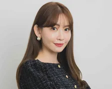 小嶋陽菜、「夏おわっちゃう？」近況ショット　「リゾートで映える」「キレイ過ぎます」SNS反響