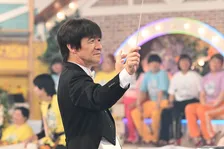 『24時間テレビ』マエストロ・内村光良、90人の大合奏を披露　ランナー・星野真里が涙を浮かべる場面も