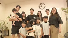 夫28歳＆妻42歳の14歳差夫婦、恋の始まりは“勘違い”　11人大家族の現在に密着「仲良すぎて怖い」「ママとパパで2人でお風呂に入る」