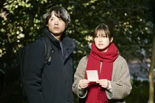 【白鳥とコウモリ】走り出す松村北斗“和真”と涙流す今田美桜“美令”　大森元貴の「灰色」に乗せた特別映像解禁