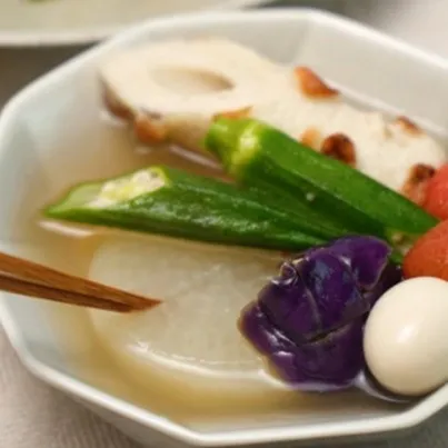ナスが「じゅわとろ～」大根が芯までしみた“冷やしおでん”、レンチンして2分煮込むだけで完成する簡単レシピ