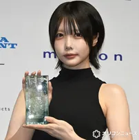あの、美へのこだわりは「毛先1本1本」　気づいてほしい繊細なポイントを明かす　強めメイクで授賞式