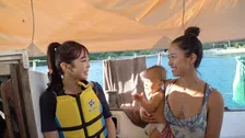 「布おむつは海水で洗濯!?」8畳の船で2人の子どもを育てる30歳母の生活スタイルに驚きの声　留学ビジネスで生活費を稼ぐ日々