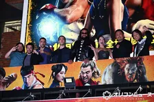 狩野英孝、後藤洋央紀と新宿路上で『ストⅡ』　巨大ビジョンに戦闘映し出される