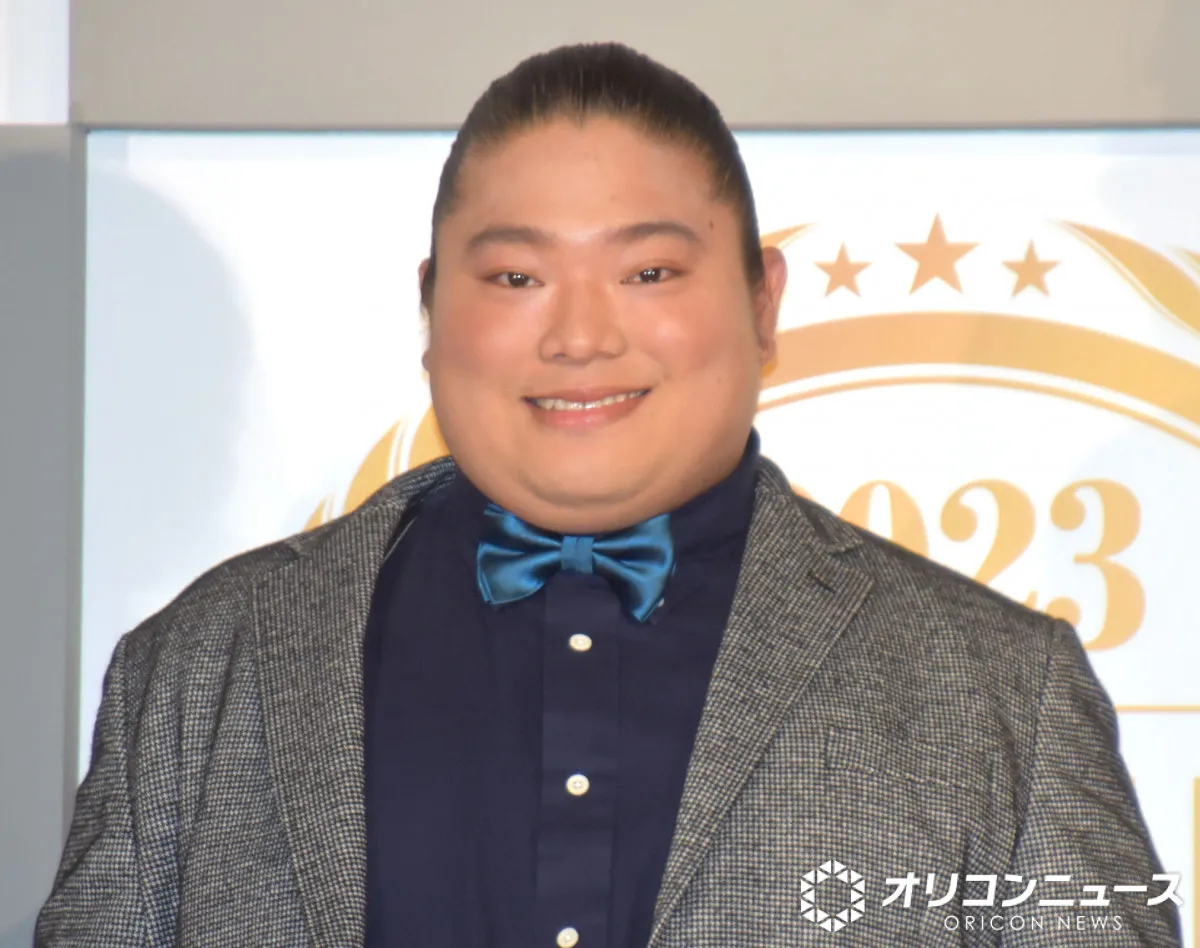 「エグすぎ!!」『VIVANT』出演・富栄ドラム、偶然再会した元横綱・朝青龍との2ショット公開　過去の関係性を明かす