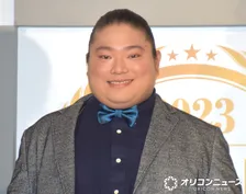 「エグすぎ!!」『VIVANT』出演・富栄ドラム、偶然再会した元横綱・朝青龍との2ショット公開　過去の関係性を明かす