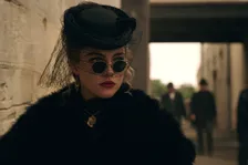 フローレンス・ピューが“アメリカ文学史上最恐の悪女”に　Netflixシリーズ『エデンの東』本予告公開